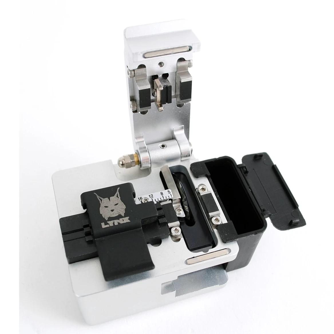 Leviton LYNX Precision Fiber Optic Cleaver With Fiber Basket 5 Leviton LYNX Precision Fiber Optic Cleaver With Fiber Basket - Image 3